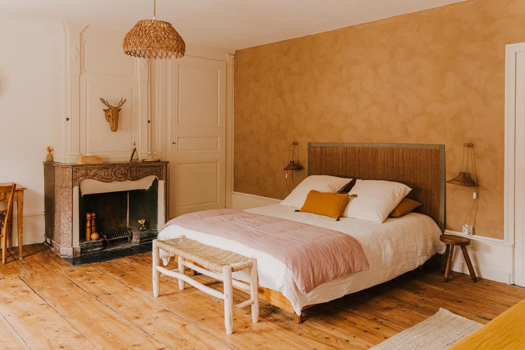 Maison D'Hotes Et Gite De Charme Avec Piscine, La Lhuiseraie Esterno foto