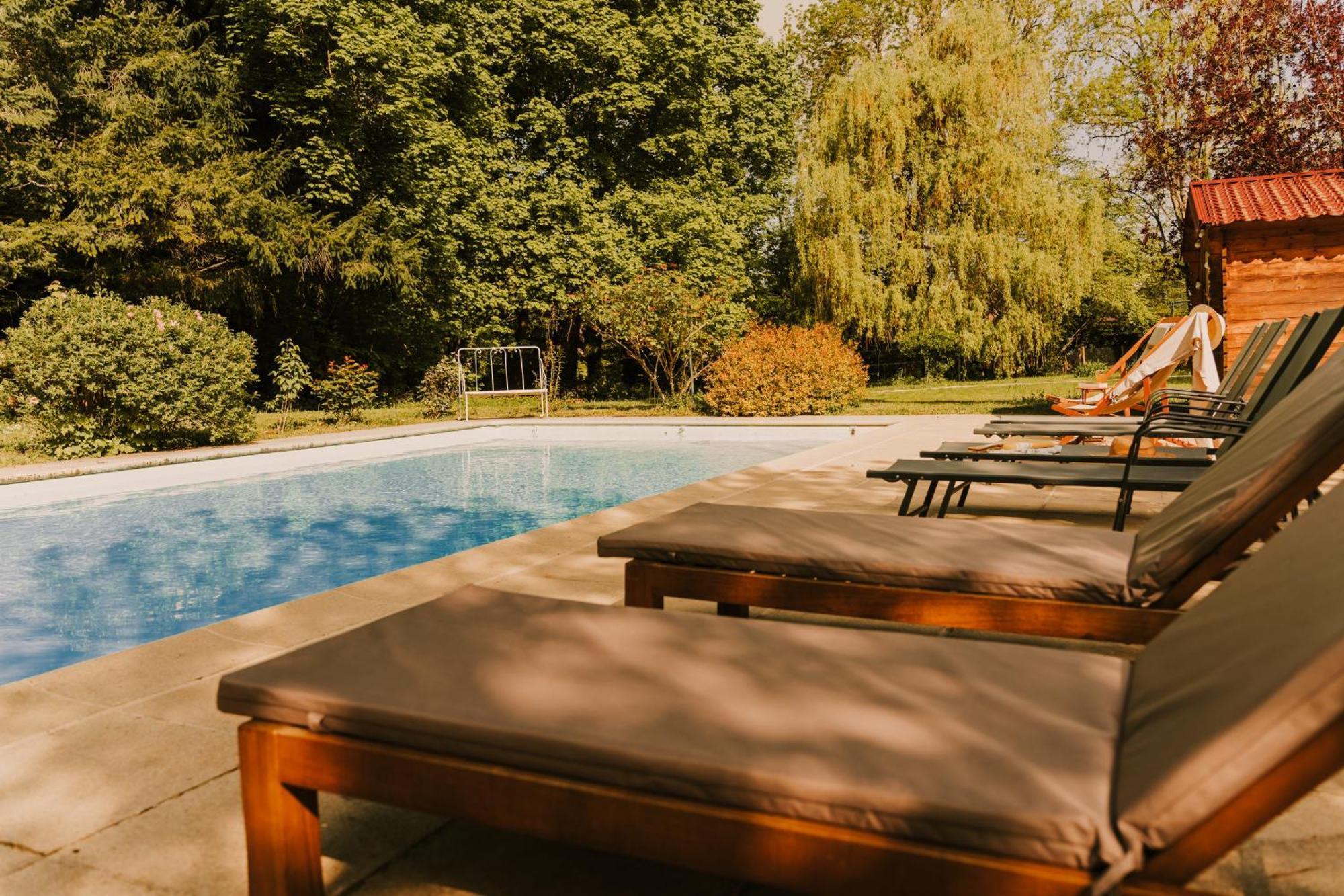 Maison D'Hotes Et Gite De Charme Avec Piscine, La Lhuiseraie Esterno foto